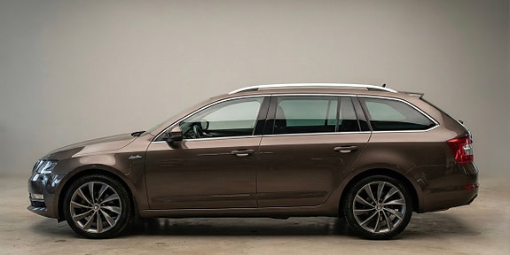 Skoda Octavia 2 of 5