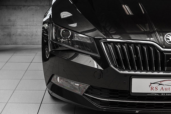 Skoda Superb 2 of 5