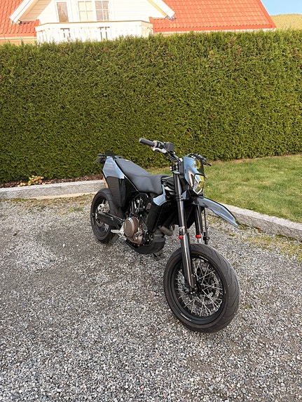Husqvarna 701 Supermoto 8 of 12