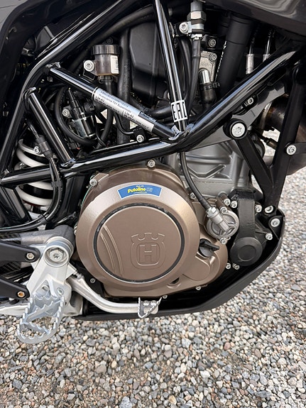 Husqvarna 701 Supermoto 10 of 12