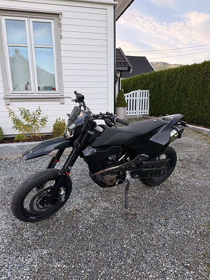 Husqvarna 701 Supermoto 2 of 12
