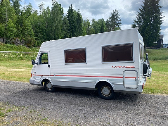 Mercedes-Benz 100D Mirage 240D 4 of 5