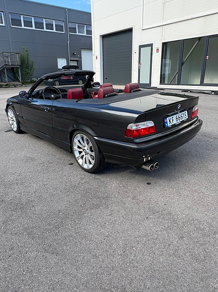 BMW 325i 4 of 5