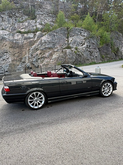 BMW 325i 2 of 5