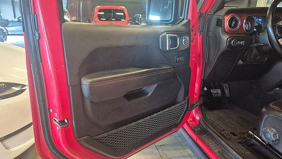 Jeep Wrangler Unlimited 12 of 18