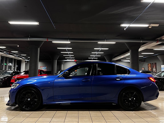 BMW 320d 2 of 5