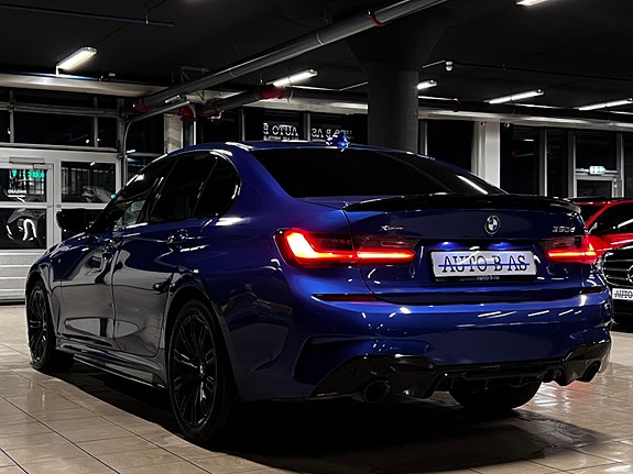BMW 320d 3 of 5
