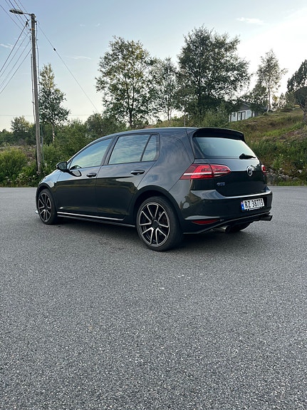 Volkswagen Golf VII 3 of 5