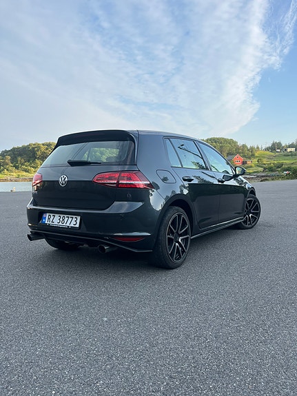Volkswagen Golf VII 5 of 5