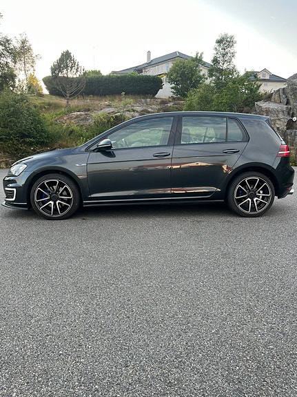 Volkswagen Golf VII 2 of 5