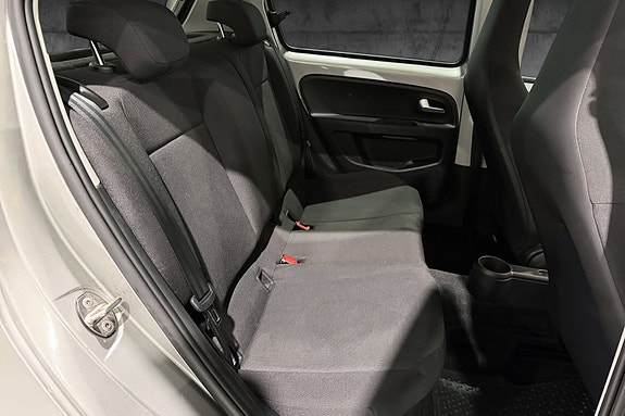 Volkswagen UP! 16 of 24
