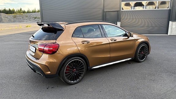 Mercedes-Benz GLA45 14 of 30