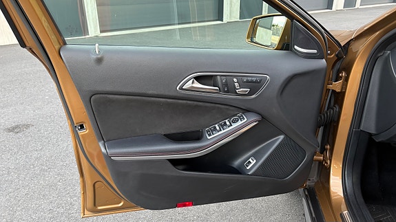 Mercedes-Benz GLA45 17 of 30