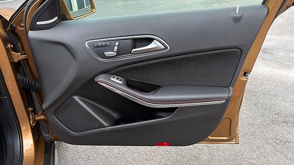 Mercedes-Benz GLA45 26 of 30
