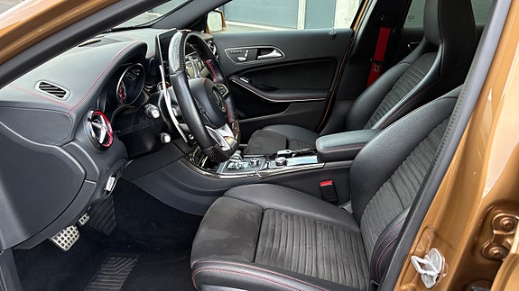 Mercedes-Benz GLA45 16 of 30