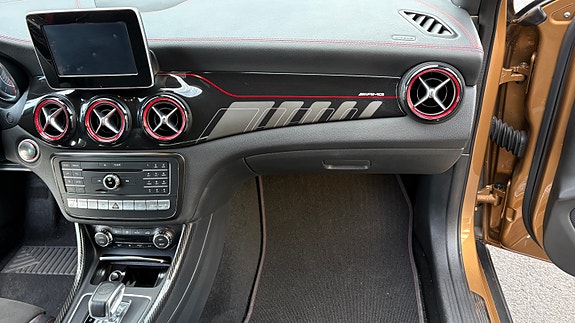Mercedes-Benz GLA45 27 of 30