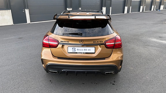 Mercedes-Benz GLA45 11 of 30