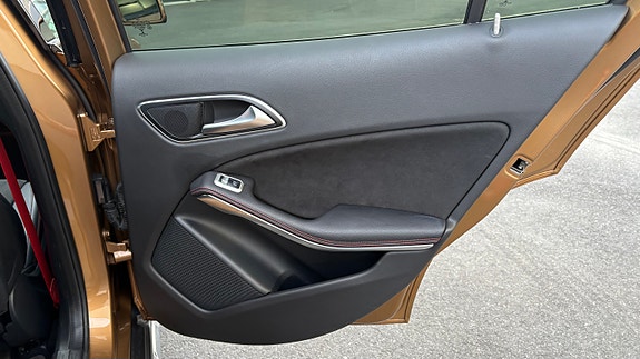 Mercedes-Benz GLA45 23 of 30