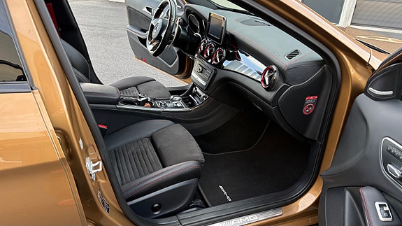 Mercedes-Benz GLA45 25 of 30