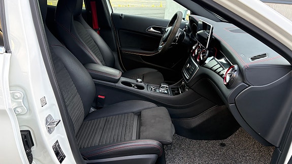 Mercedes-Benz GLA45 27 of 30