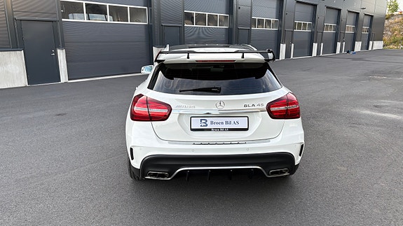 Mercedes-Benz GLA45 12 of 30