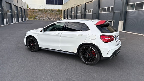 Mercedes-Benz GLA45 9 of 30
