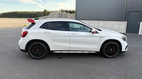 Mercedes-Benz GLA45 16 of 30
