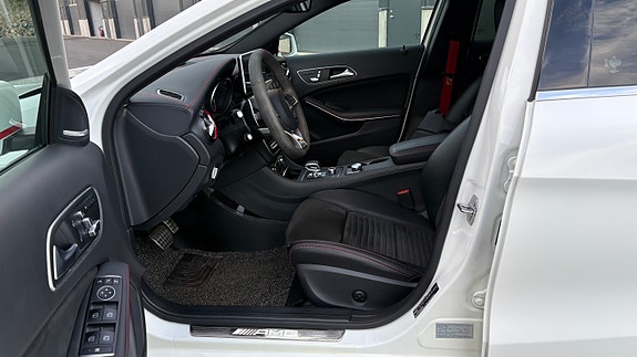 Mercedes-Benz GLA45 17 of 30