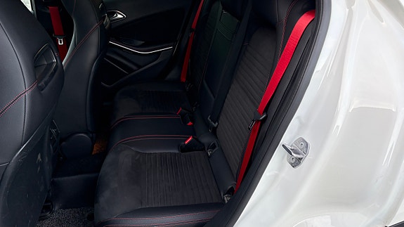 Mercedes-Benz GLA45 19 of 30