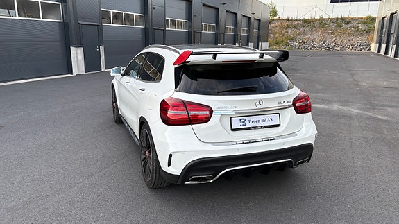 Mercedes-Benz GLA45 11 of 30