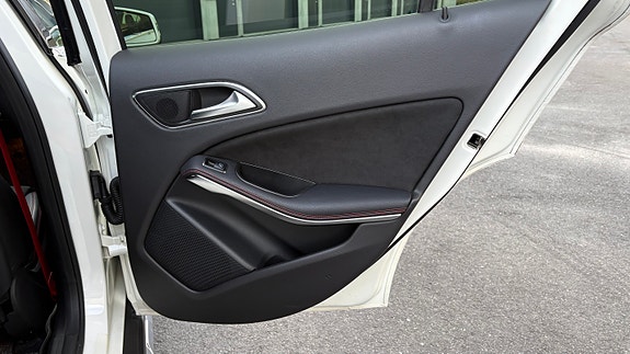 Mercedes-Benz GLA45 26 of 30