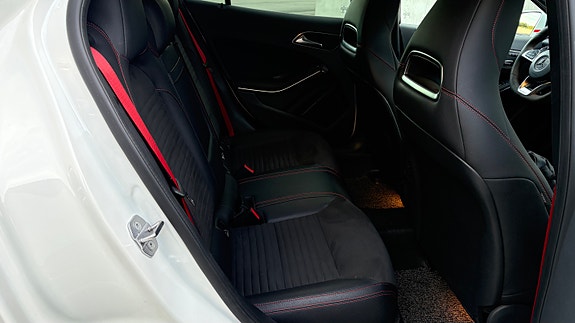Mercedes-Benz GLA45 25 of 30