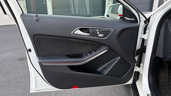 Mercedes-Benz GLA45 18 of 30