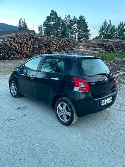 Toyota Yaris 5 of 5