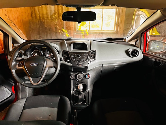 Ford Fiesta 4 of 5