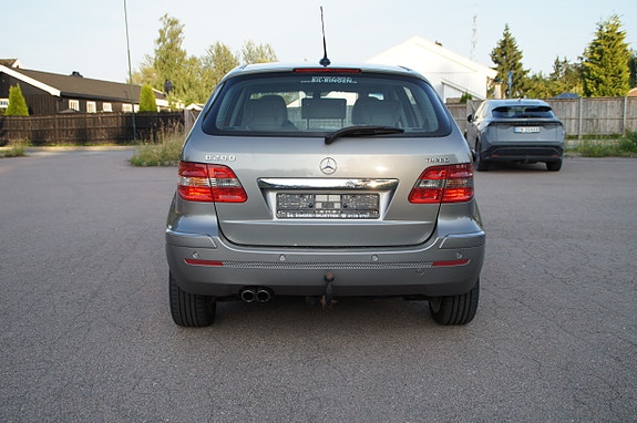 Mercedes-Benz B200 4 of 30