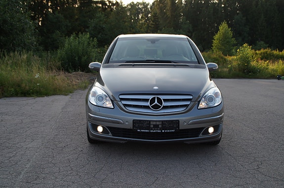 Mercedes-Benz B200 11 of 30