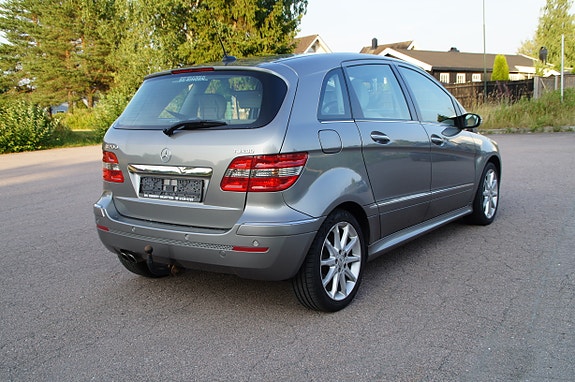 Mercedes-Benz B200 7 of 30
