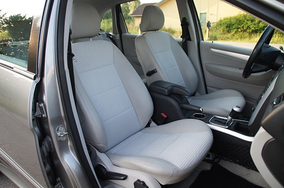 Mercedes-Benz B200 30 of 30