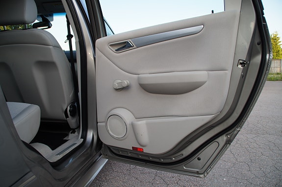 Mercedes-Benz B200 29 of 30