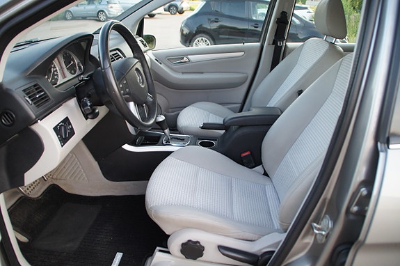 Mercedes-Benz B200 17 of 30