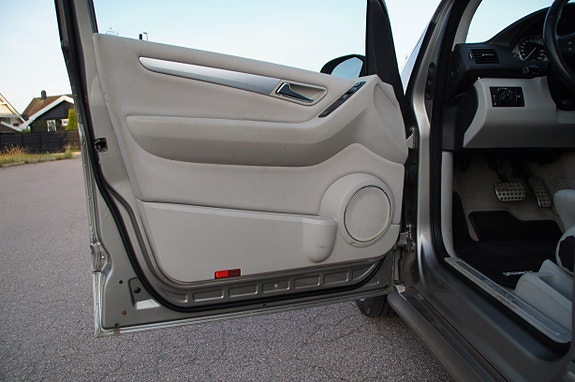 Mercedes-Benz B200 12 of 30