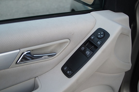 Mercedes-Benz B200 13 of 30