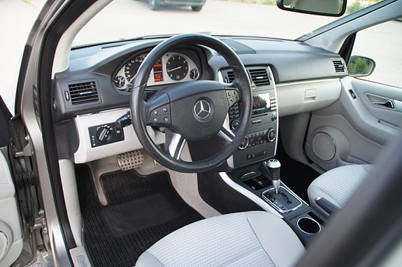 Mercedes-Benz B200 15 of 30