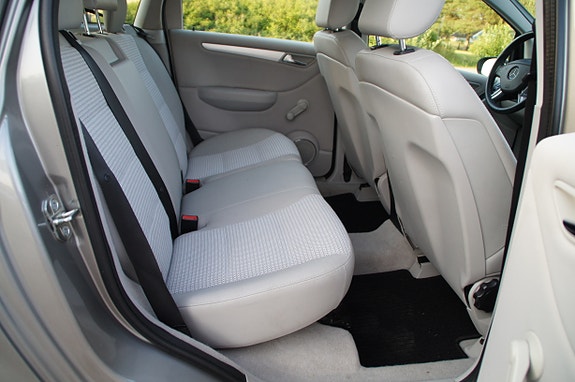 Mercedes-Benz B200 27 of 30