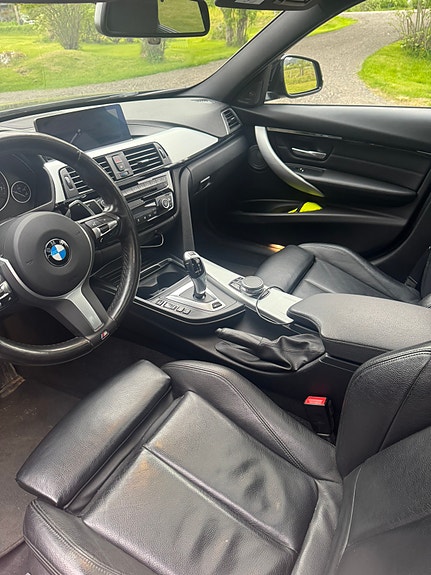 BMW 330e 3 of 5