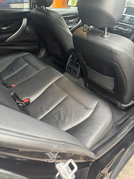 BMW 330e 5 of 5