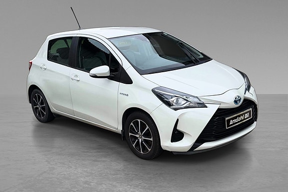 Toyota Yaris 2 of 5