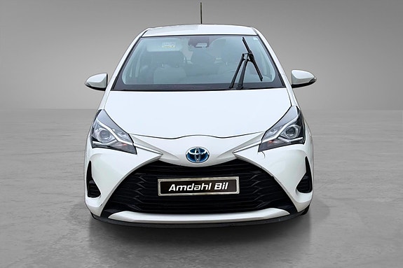 Toyota Yaris 3 of 5