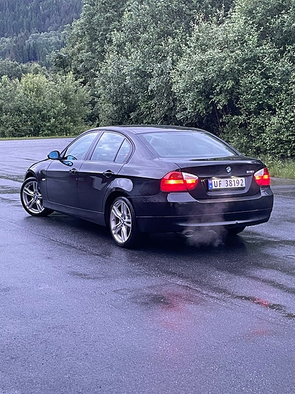 BMW 316i 4 of 5